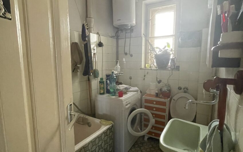 KNEZ MIHAILOVA – SALONAC – 93M2(80)