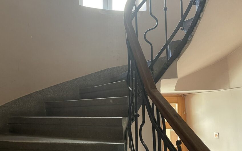 KNEZ MIHAILOVA – SALONAC – 93M2(80)