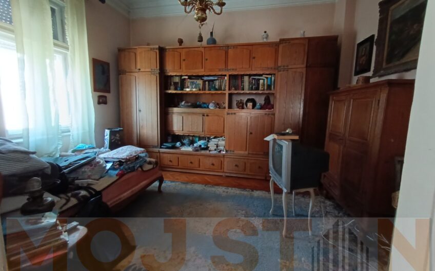 KNEZ MIHAILOVA – SALONAC – 93M2(80)