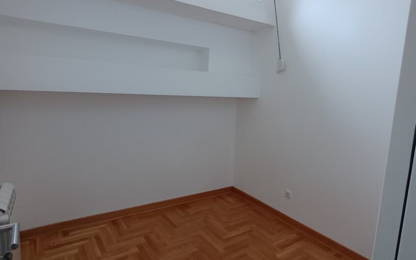 BANJICA – STAN SA DVE SPAVAĆE SOBE – 46m2 – RENOVIRAN
