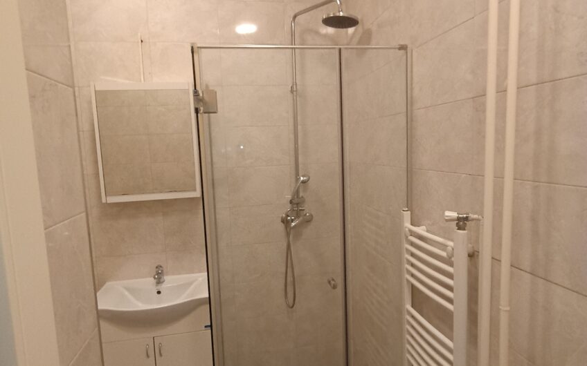 BANJICA – STAN SA DVE SPAVAĆE SOBE – 46m2 – RENOVIRAN