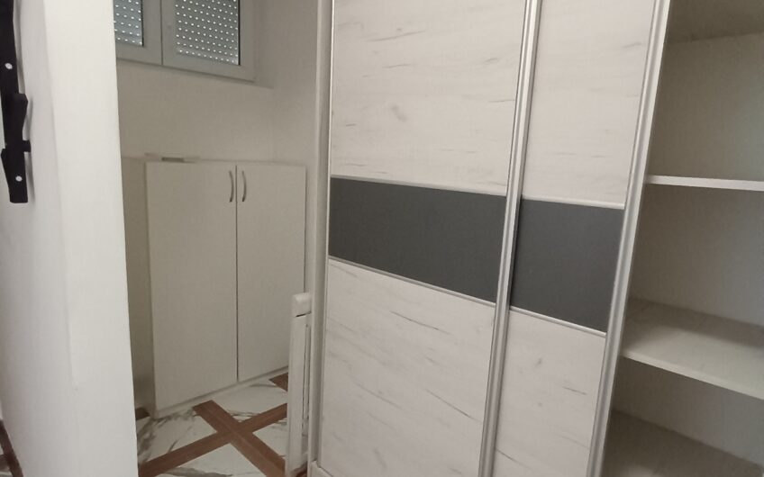 BANJICA – STAN SA DVE SPAVAĆE SOBE – 46m2 – RENOVIRAN