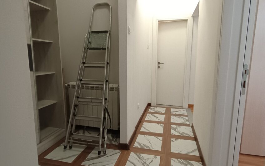 BANJICA – STAN SA DVE SPAVAĆE SOBE – 46m2 – RENOVIRAN